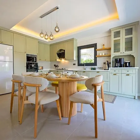 Luxury In The Center Of - Ezel Hanim * Φετιγιέ
