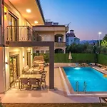 Vila Luxury In The Center Of - Ezel Hanim *