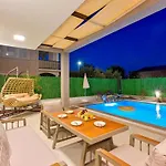 Luxury In The Center Of - Ezel Hanim