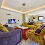 Vila Luxury In The Center Of - Ezel Hanim
