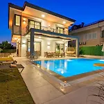 Luxury In The Center Of - Ezel Hanim *
