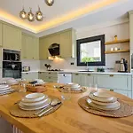 Vila Luxury In The Center Of - Ezel Hanim