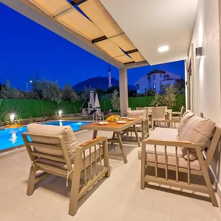 Vila Luxury In The Center Of - Ezel Hanim